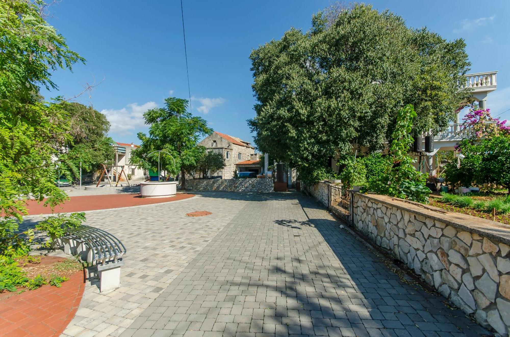 Apartments Snjezana Pirovac Exterior photo