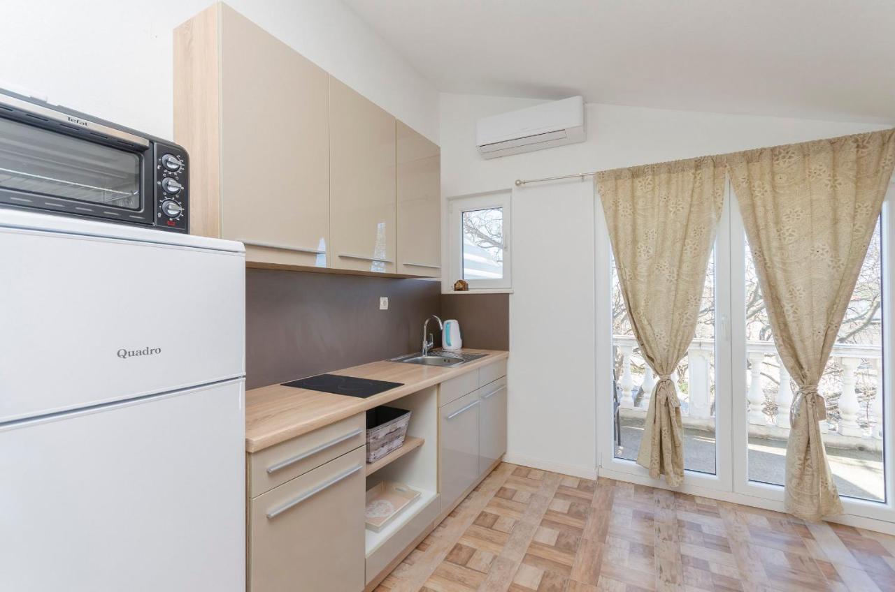 Apartments Snjezana Pirovac Exterior photo