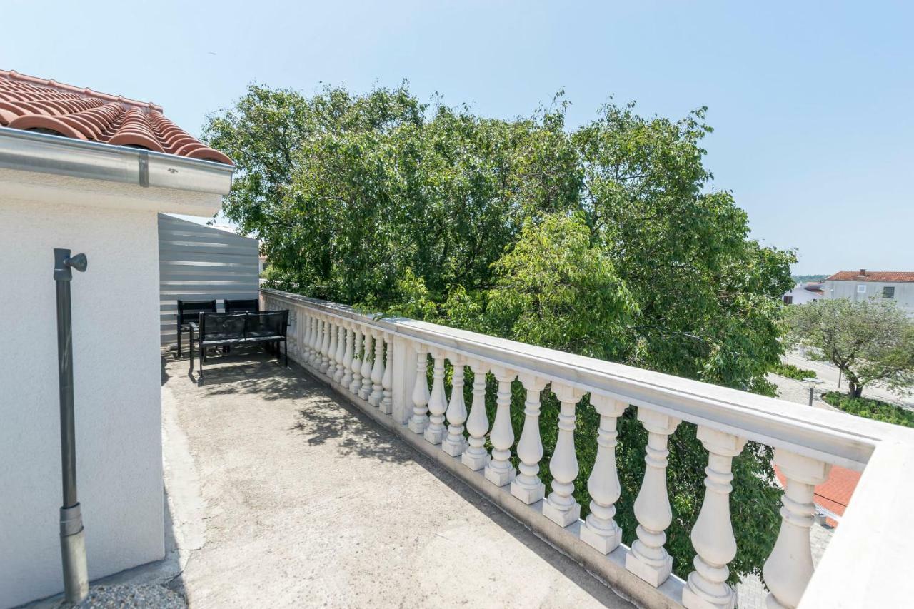 Apartments Snjezana Pirovac Exterior photo